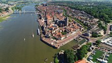 Bovenaanzicht van de stad Kampen, gemaakt met een droge
