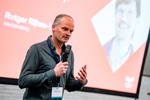 Martijn Geervliet geeft een presentatie.